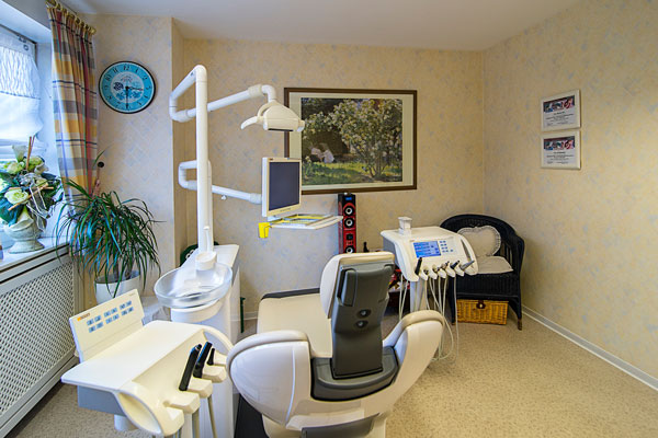 Behandlungszimmer Zahnarztpraxis Beatrix Piro