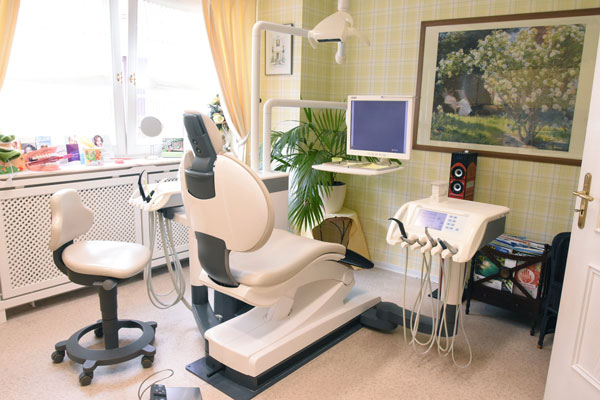Behandlungszimmer Zahnarztpraxis Beatrix Piro